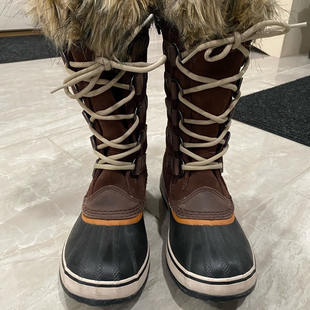 Sorel Brown and Black Lace Up Boots
